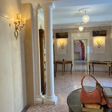 Castiglione 27 Luxury Couette-café *